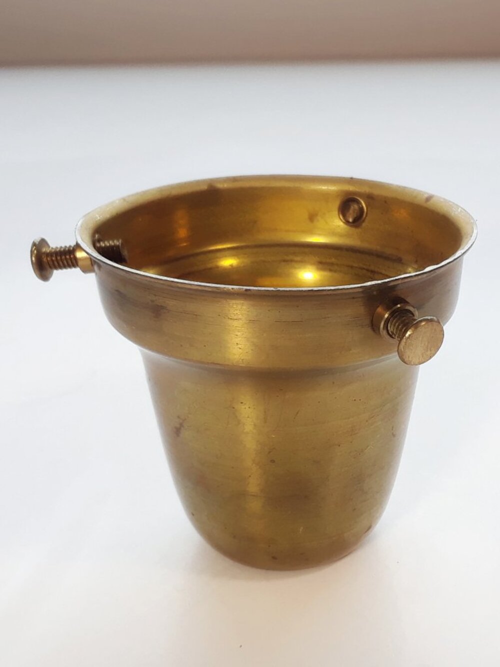 2.25" Bell Shape Fitter, Shade Holder, Brass With 3 Brass Plated Set Screws